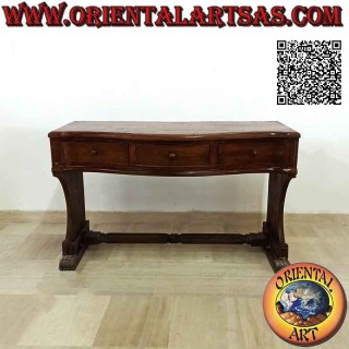 Scrivania consolle a tre cassetti e piano curvo con piedi a zampa di leone in legno di teak