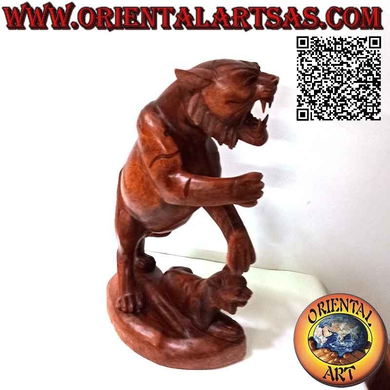 Escultura tigre gruñendo con cachorro en madera de suar de 54 cm (tallada a mano en un solo bloque) (derecha)