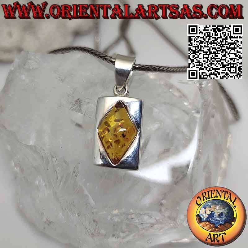 Pendentif en argent avec ambre baltique rhomboïdal sur un cadre rectangulaire lisse