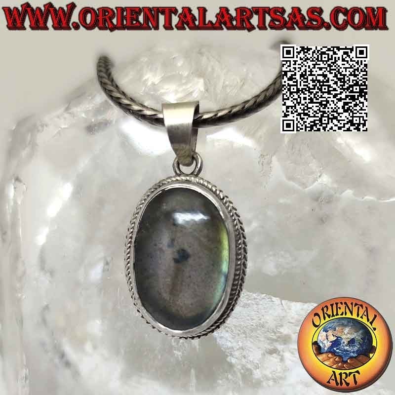 Ciondolo in argento con labradorite ovale cabochon contornata da doppio intreccio e fascia liscia