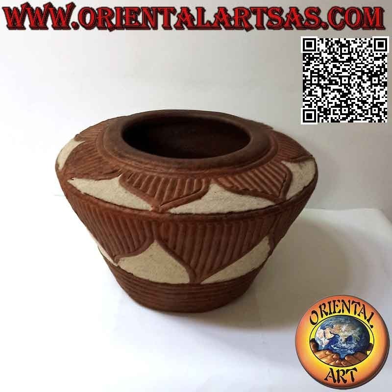 Traditionelle Lombok-Vase mit handgefertigter Terrakotta- und Sandblumendekoration (25 cm und 37 cm ø)