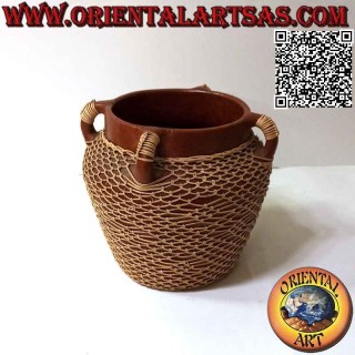 Traditional Lombok vase with four handles in terracotta and hand-woven wicker wire (20 cm and 20 cm ø)