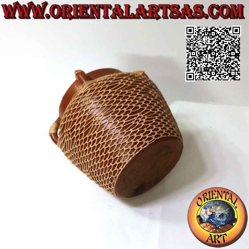 Vase traditionnel de Lombok à quatre anses en terre cuite et fil d'osier tressé à la main (20 cm et 20 cm ø)
