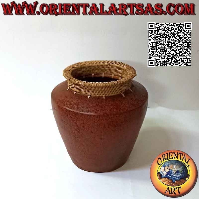 Vaso tradizionale di Lombok in terracotta chiara con bocca in midollino intrecciato fatto a mano (25 cm e 24 cm ø)