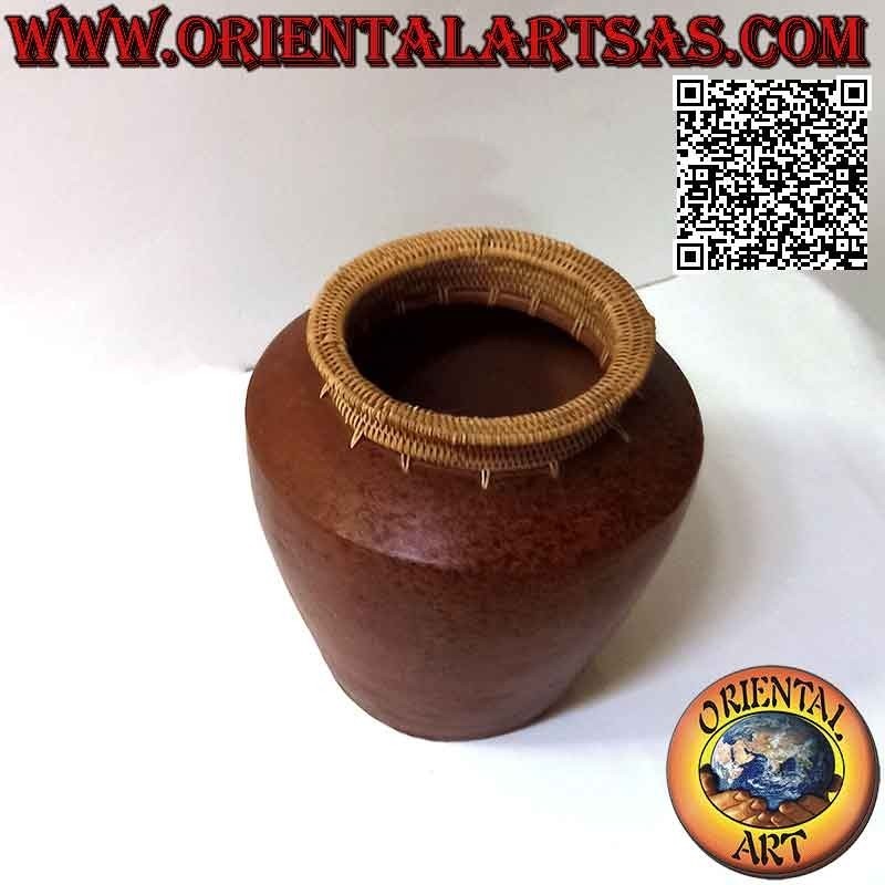 Traditional Lombok vase in light terracotta with hand-woven wicker mouth (25 cm and 24 cm ø)