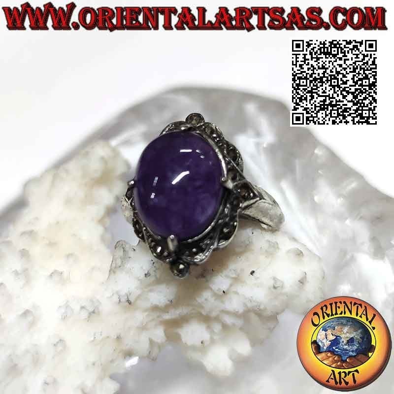 Silberring mit ovalem Amethyst-Cabochon in einer mit Markasit besetzten Fassung