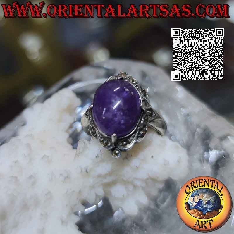 Silberring mit ovalem Amethyst-Cabochon in einer mit Markasit besetzten Fassung