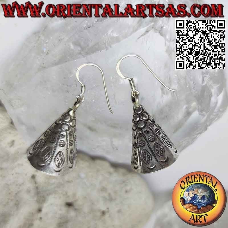 Boucles d'oreilles en argent avec pendentif cônes gravés, faites à la main (Karen)