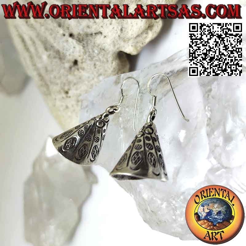 Pendientes de plata con colgante conos grabados, hechos a mano (Karen)