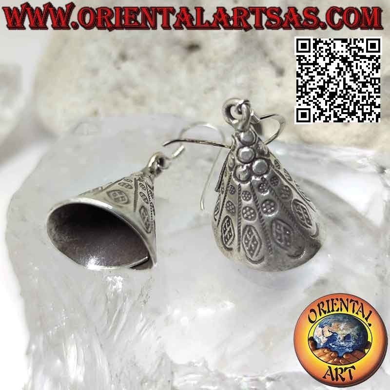 Pendientes de plata con colgante conos grabados, hechos a mano (Karen)