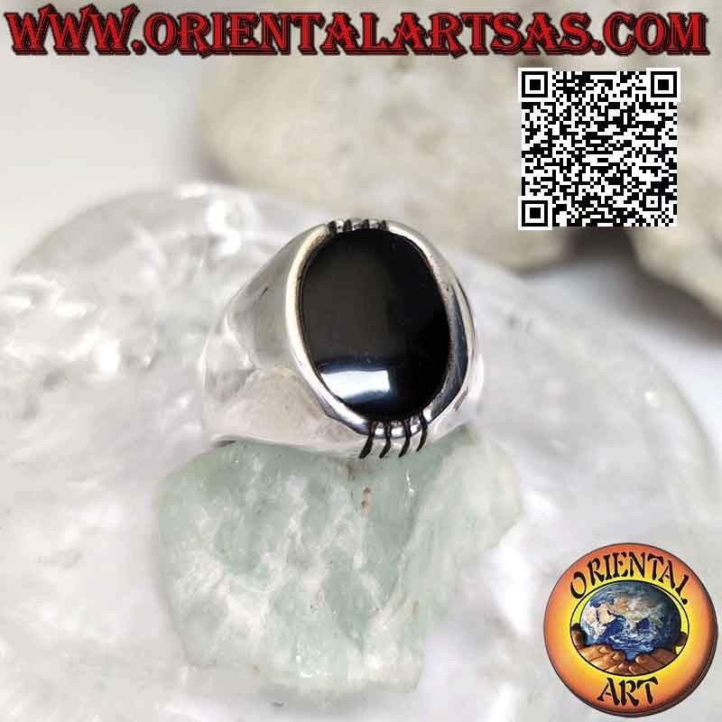 Bague en argent avec onyx ovale et trois lignes gravées dessus et dessous