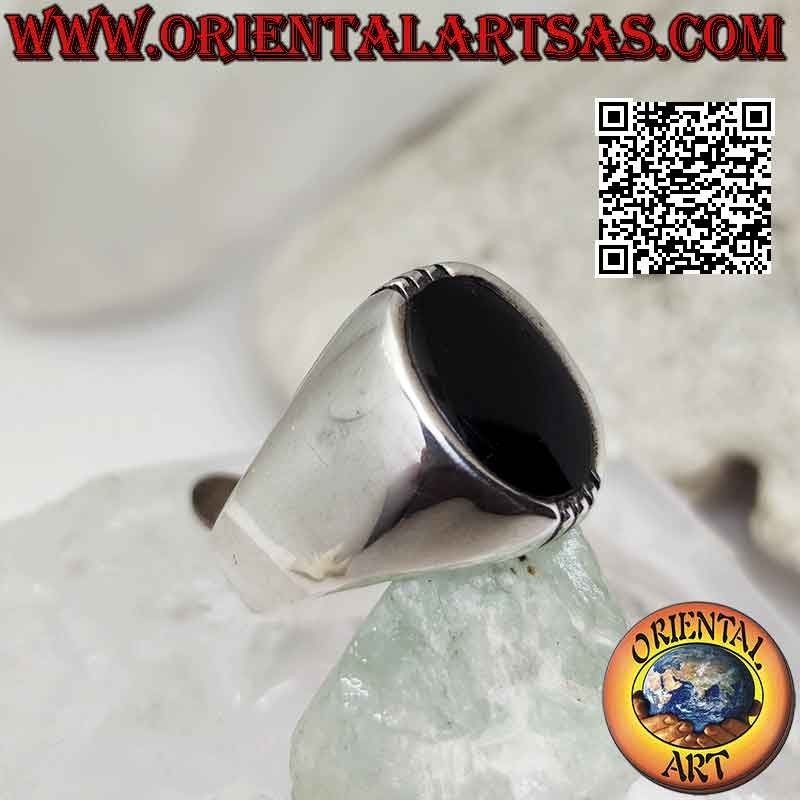 Anello in argento con onice ovale e tre linee incise sopra e sotto