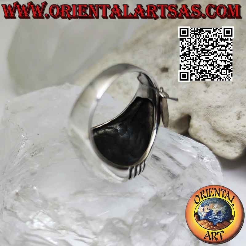 Silberring mit ovalem Onyx und drei eingravierten Linien oben und unten