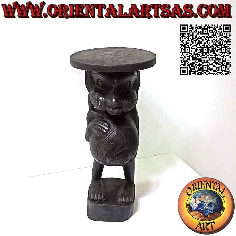Taburete redondo con asiento sostenido por una escultura de estilo aborigen en madera de teca (25 cm Ø)