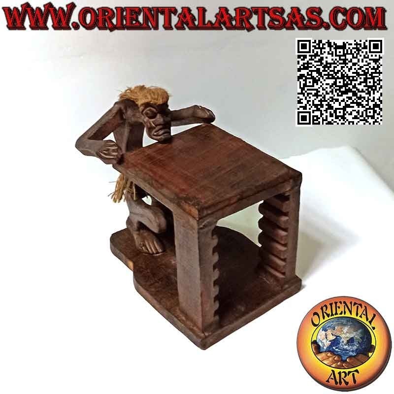CD holder in primitive style with sculpture of an aboriginal in teak wood (26 cm)
