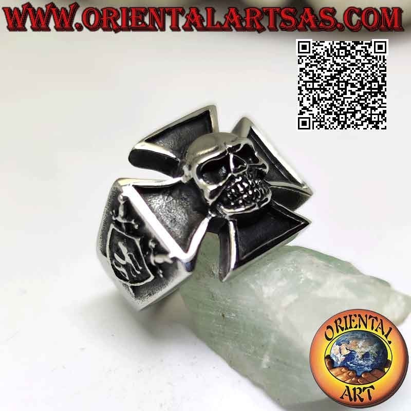 Bague en acier chirurgical (316L), croix patentée ou croix de fer avec tête de mort centrale et blasons sur les côtés
