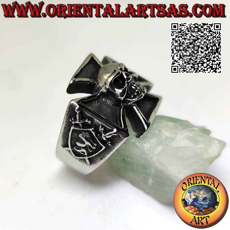 Anillo de acero quirúrgico (316L), cruz de charol o cruz de hierro con calavera central y escudos a los lados