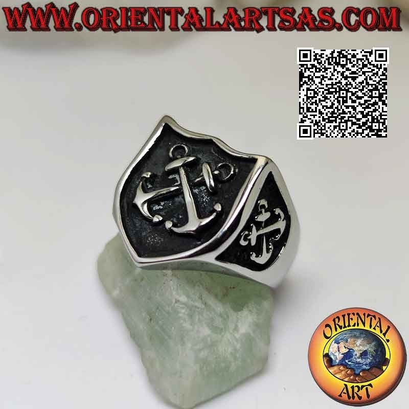 Anillo de acero quirúrgico (316L), ancla en bajorrelieve en el escudo central y en los laterales