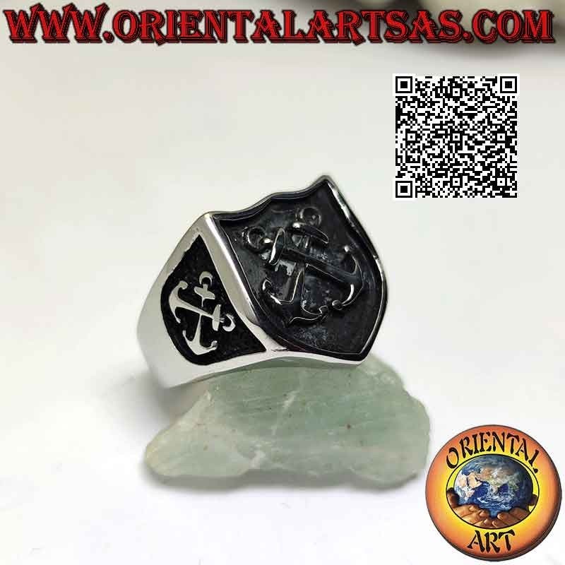 Anillo de acero quirúrgico (316L), ancla en bajorrelieve en el escudo central y en los laterales