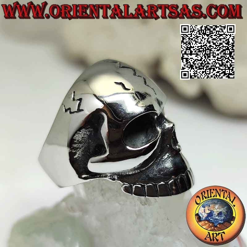 Surgical steel ring (316L), large smooth skull without jaw and with various cracks