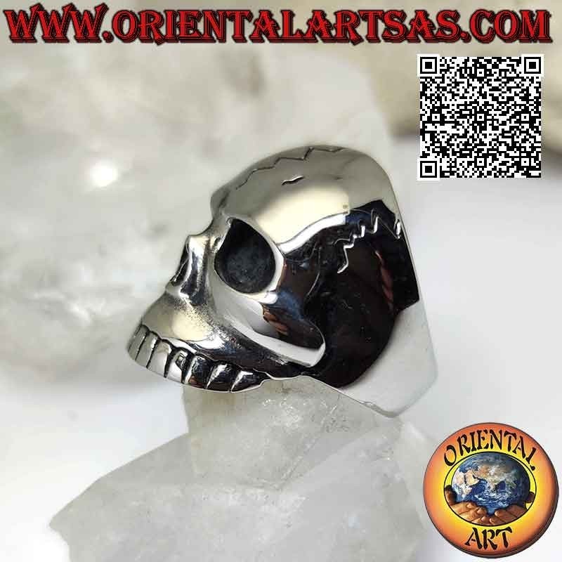 Surgical steel ring (316L), large smooth skull without jaw and with various cracks