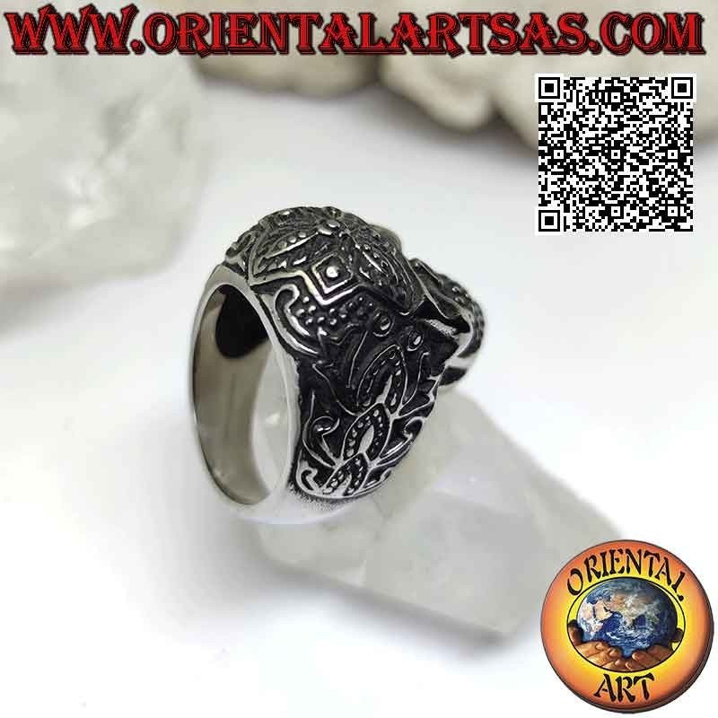 Anello in acciaio chirurgico (316L), teschio messicano "calanca" con decorazione tribale a bassorilievo