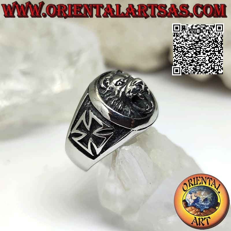 Ring aus Chirurgenstahl (316L), geprägter Löwenkopf und Patentkreuz bzw. Eisenkreuz an den Seiten