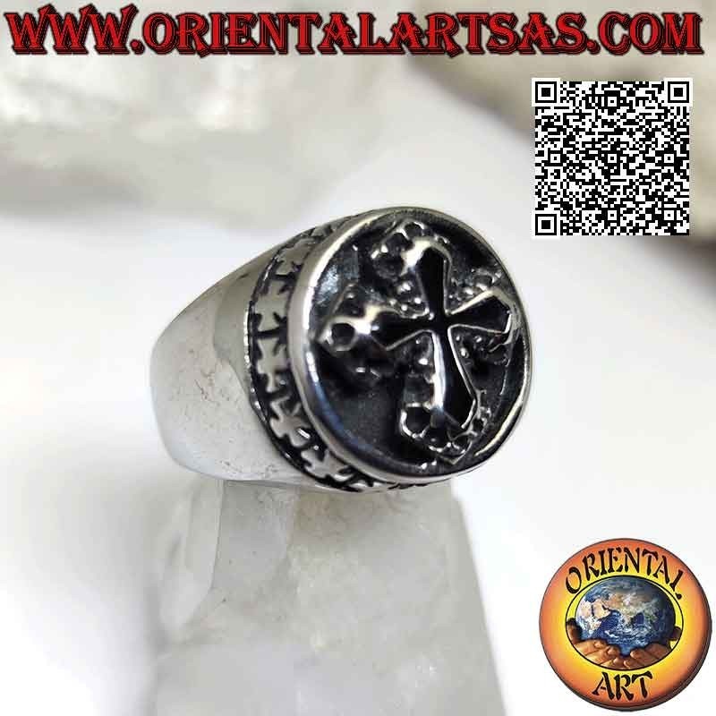 Ring aus Chirurgenstahl (316L), zentrales schwarzes Reliefkreuz umgeben von kleinen griechischen Kreuzen