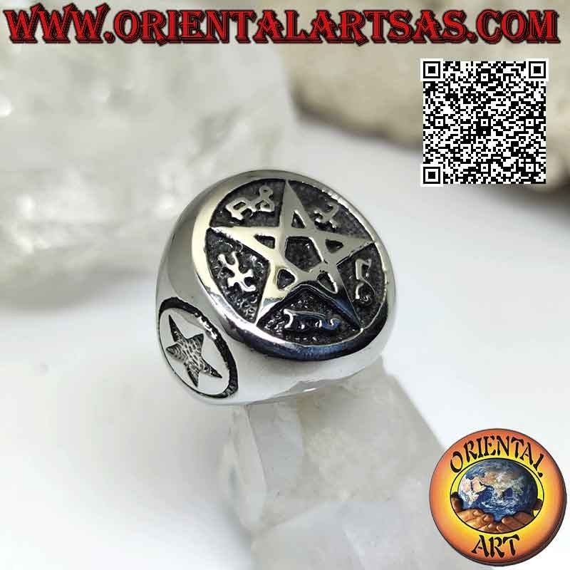 Bague en acier chirurgical (316L), pentacle en bas-relief dans le blason central et sur les côtés