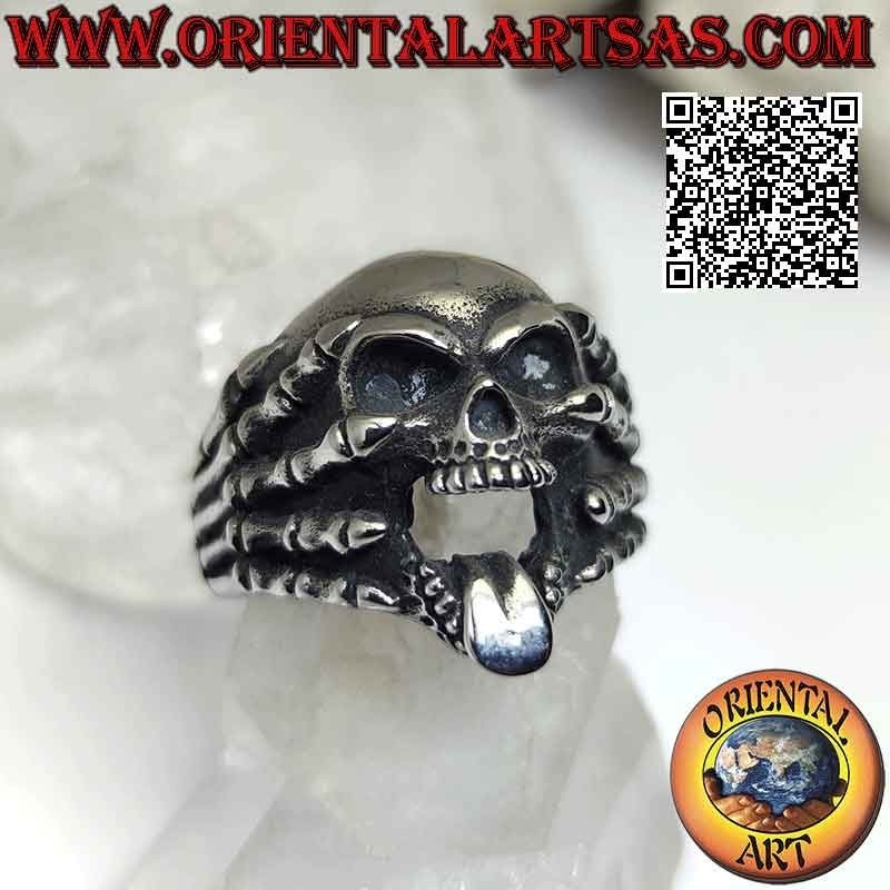 Anillo de acero quirúrgico (316L), calavera con lengua agarrada por manos esqueléticas
