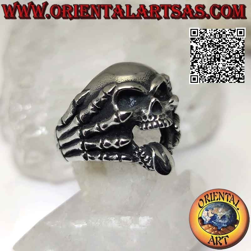 Anillo de acero quirúrgico (316L), calavera con lengua agarrada por manos esqueléticas