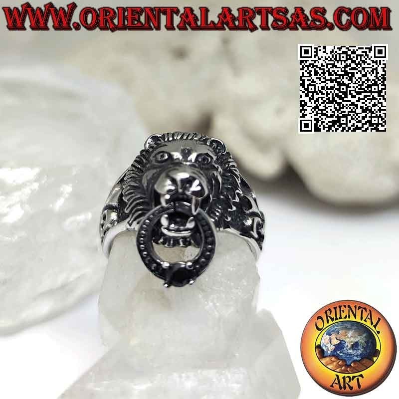 Ring aus Chirurgenstahl (316L), Löwengreifkreis mit gefasstem Granat und Lilie an den Seiten