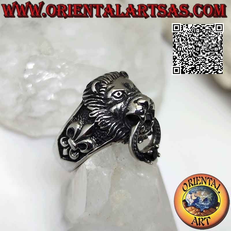 Ring aus Chirurgenstahl (316L), Löwengreifkreis mit gefasstem Granat und Lilie an den Seiten