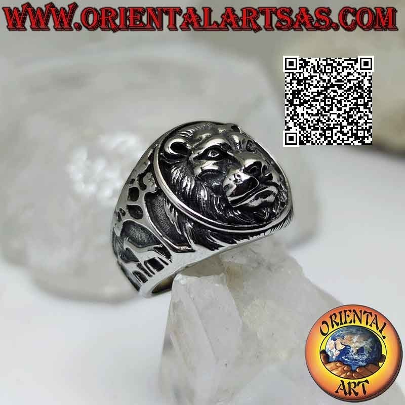 Anillo de acero quirúrgico (316L), cabeza de león (rey del bosque) en relieve y animales sujetos en los laterales