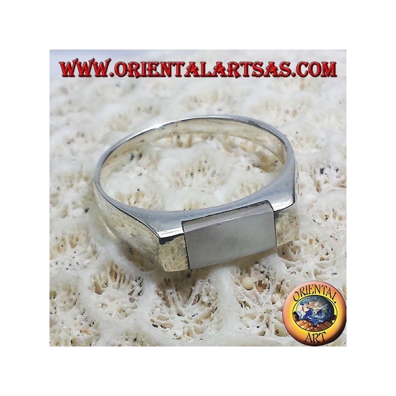 Anello in argento con madreperla