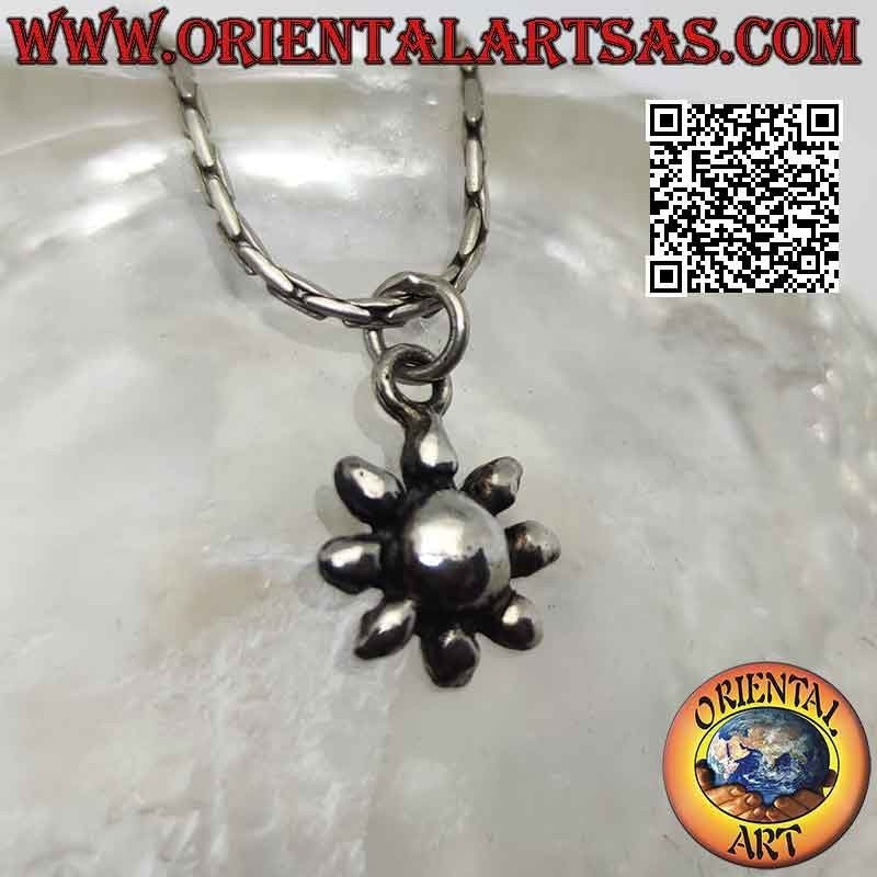 Pendentif en argent lisse en forme de soleil ou de petite fleur