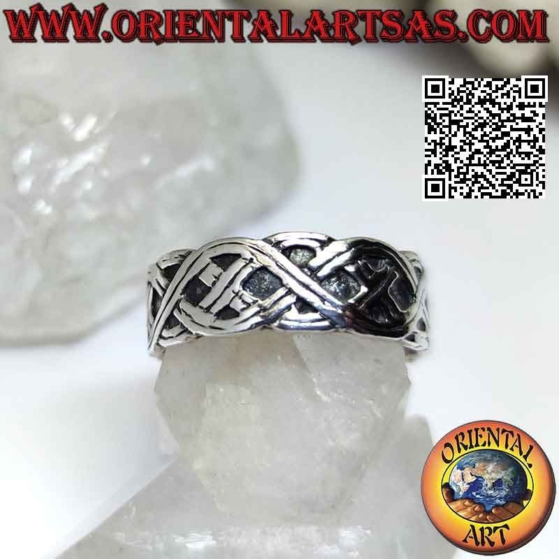 Bague en argent avec bande travaillée, entrelacs celtiques infinis