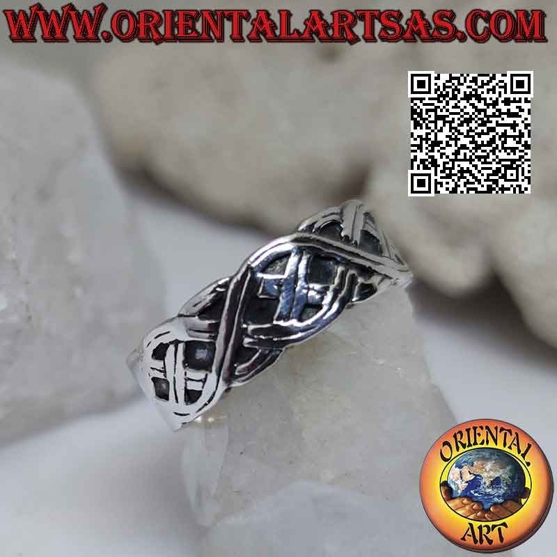 Anillo de plata con banda trabajada, entrelazamiento celta infinito