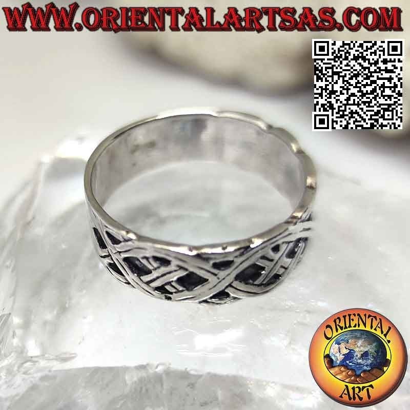 Anillo de plata con banda trabajada, entrelazamiento celta infinito