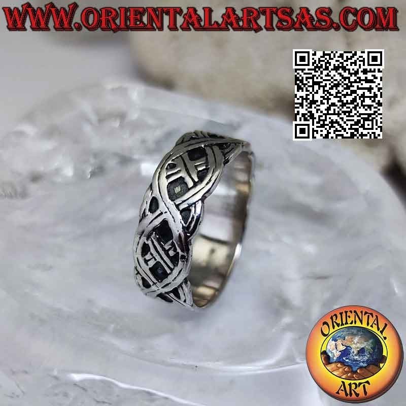 Bague en argent avec bande travaillée, entrelacs celtiques infinis