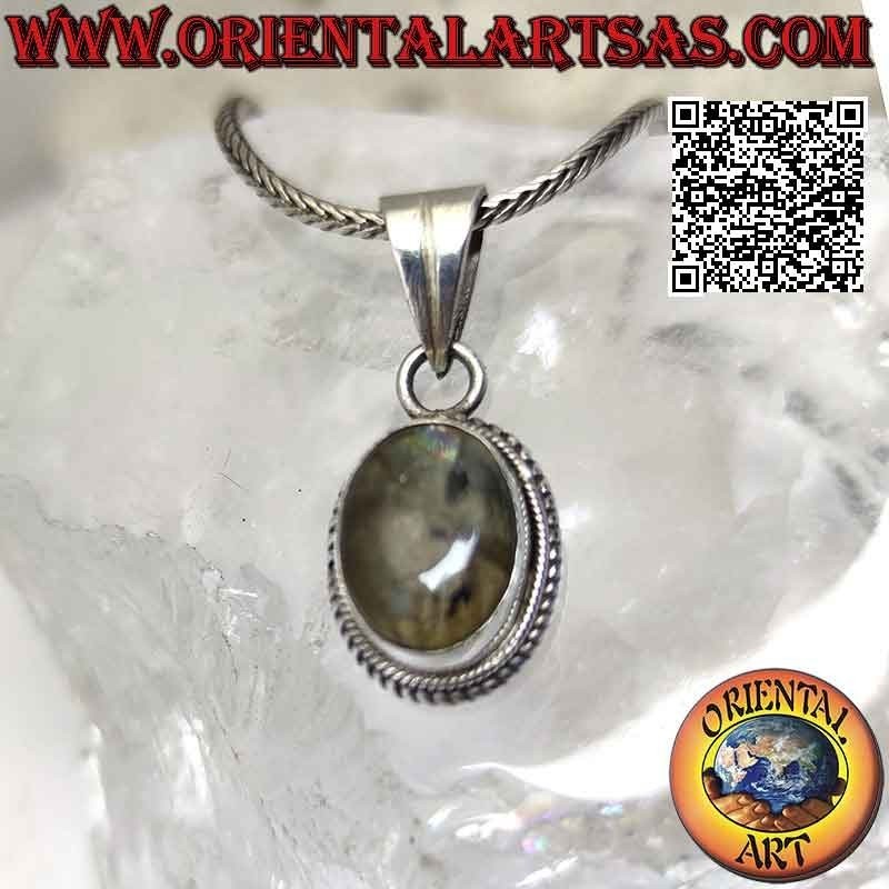 Pendentif en argent avec cabochon ovale labradorite tacheté entouré d'entrelacs