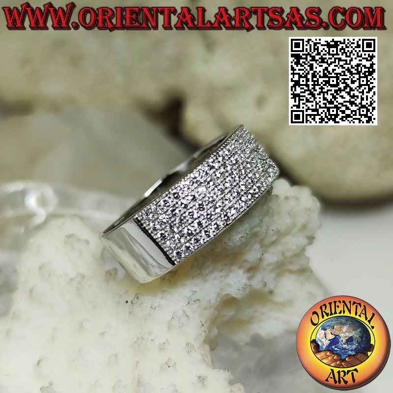 Bague en argent avec anneau plat semi-clouté de zircons blancs (8 mm)