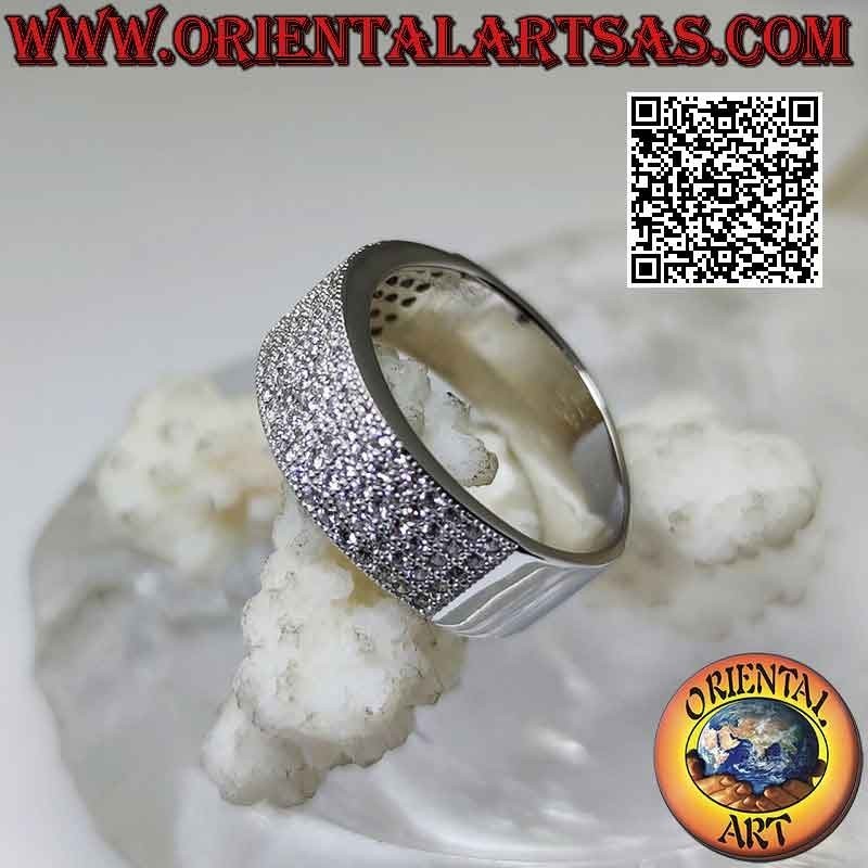 Silberring mit flachem Band, halb besetzt mit weißen Zirkonen (8 mm)