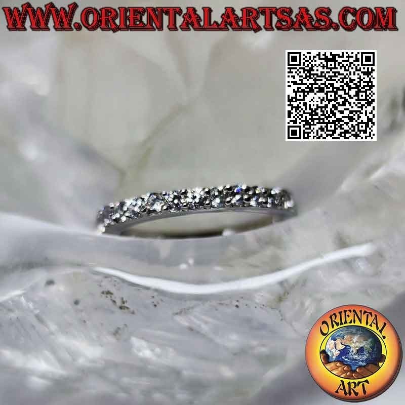Bague en argent avec bande fine semi-cloutée de zircons blancs (2 mm)