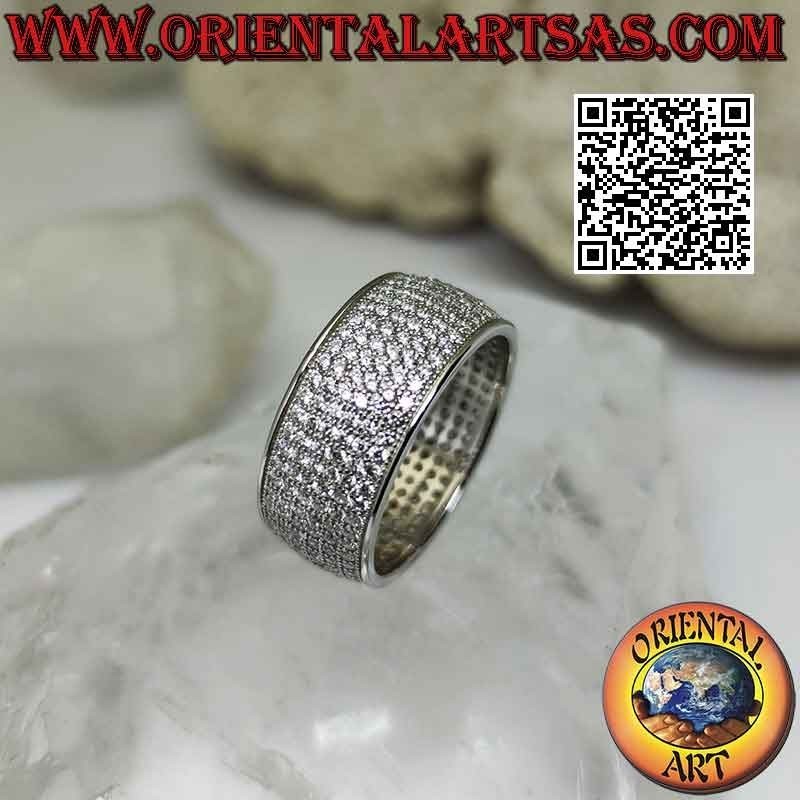 Anello in argento a fascia bombata tempestata di zirconi bianchi incastonati (9 mm)