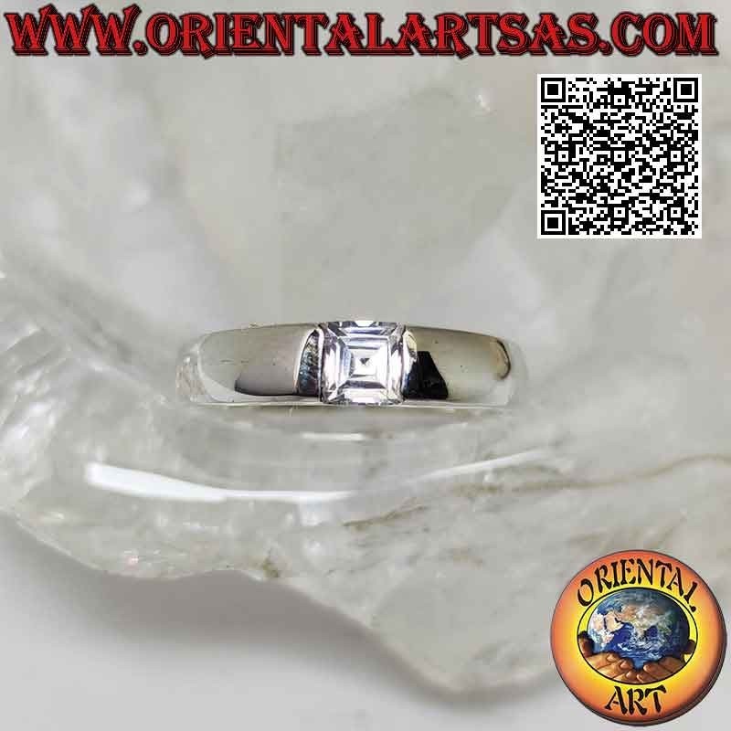 Bague en argent solitaire lisse avec zircon carré blanc serti à la jonction de l'anneau
