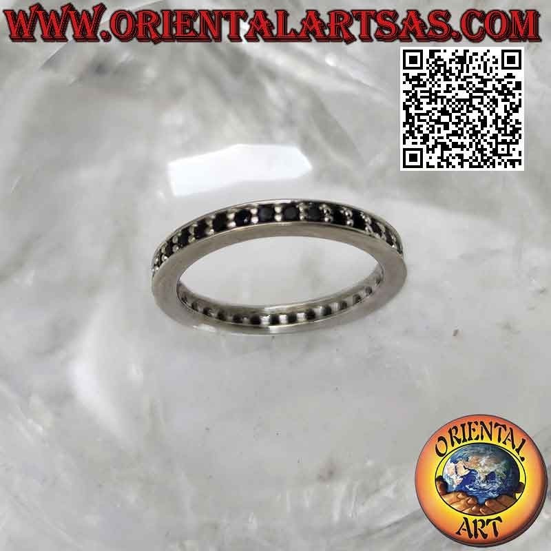 Bague en argent avec bande fine sertie de zircons noirs (2 mm)
