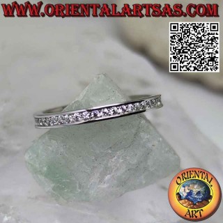 Anello in argento a fedina "veretta" bordata tempestata da zirconi bianchi incastonati (2 mm)