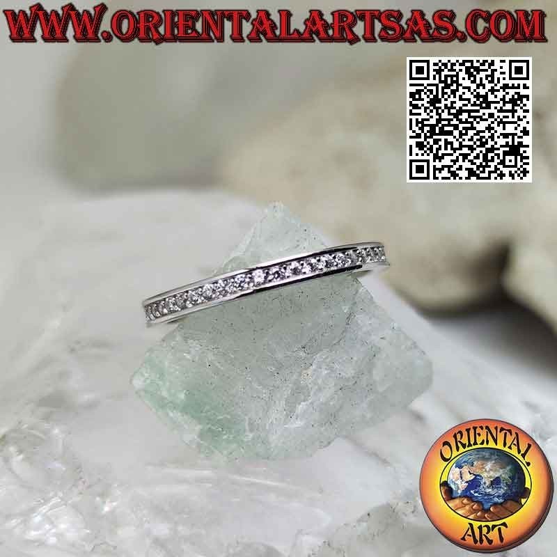 Bague en argent avec bande "Eternity" sertie de zircons blancs (2 mm)