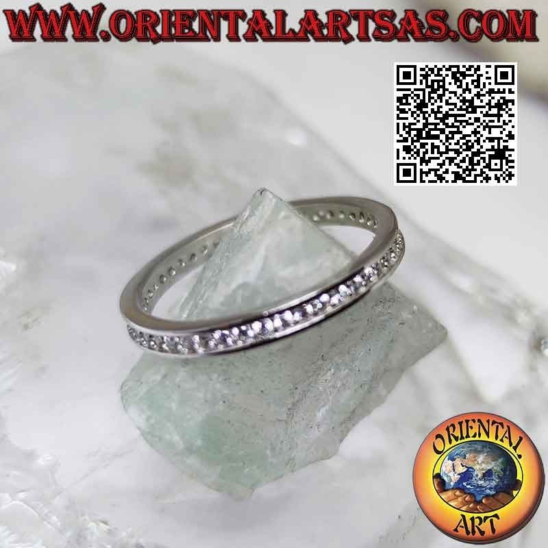 Anello in argento a fedina "veretta" bordata tempestata da zirconi bianchi incastonati (2 mm)